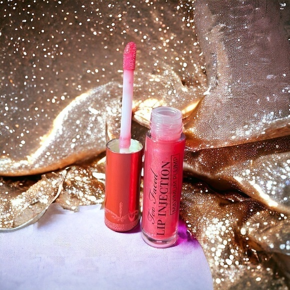 Too faced Lip Injection - NWOT - Travel size - Holiday Party - Picture 2 of 3